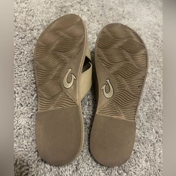 Olukai Women's Tan Slide Sandals With Tortishell Coloed Buckle - Picture 4 of 5